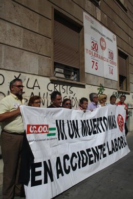 UGT Y CCOO Se Concentran Por La Muerte De Un Trabajador En Partaloa