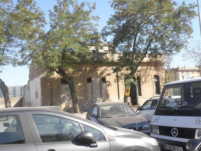 Casas De Antiguos Ferroviarios De La Sagrera