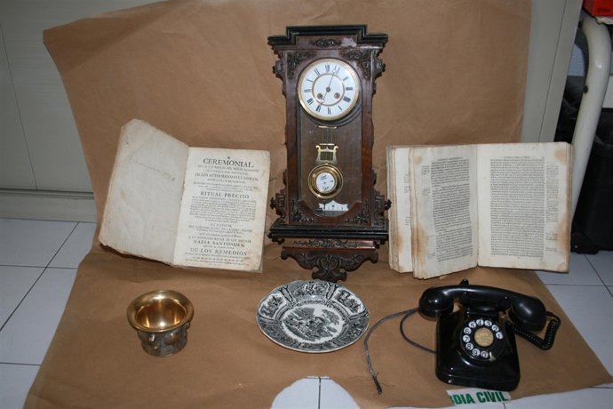 Algunas De Las Antigüedades Ocupadas Al Matrimonio Detenido En Laguna 