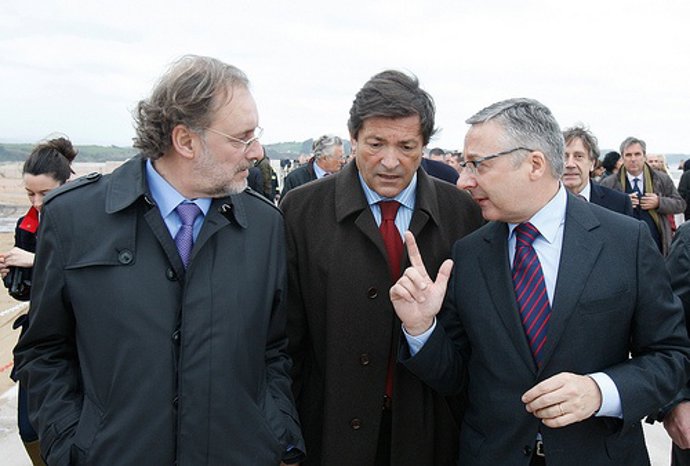 Javier Fernández, junto a Álvaro Cuesta y José Blanco