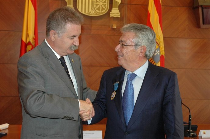 Javier Fernández Y José Emilio Jimeno Chueca 