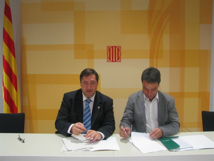 El Conseller Josep Maria Pelegrí Y El Presidente De La Fcac, Josep Pere Colat