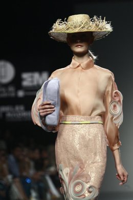 Modelo De Victorio & Lucchino En Cibeles