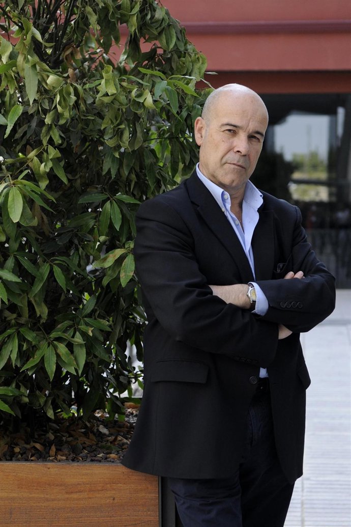 Posado Del Actor Antonio Resines 