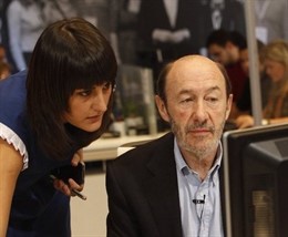 María González Junto A Rubalcaba En Ferraz