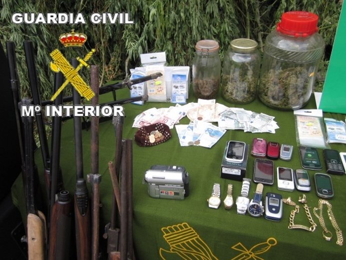 Efectos Incautados Por La Guardia Civil En Almassora.