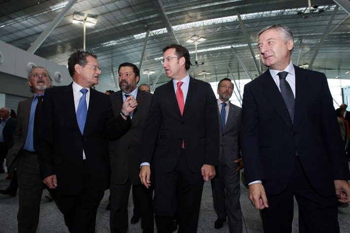 alberto nunez feijoo preside o acto de presentacion da nova terminal do aeroport