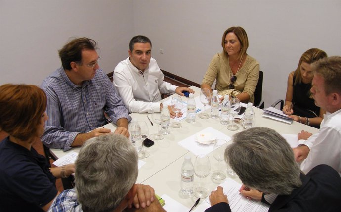 Elías Bendodo, En Una Reunión Con El Consejo Regulador,En Málaga