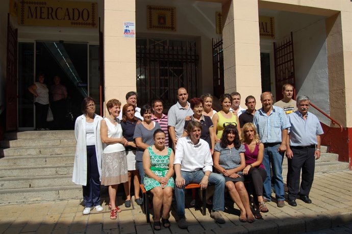 El Alcalde De Soria Con Vendedores Del Mercado Bernardo De Robles