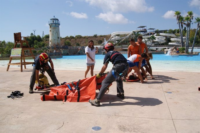 Bomberos Participan En Un Simulacro En El Parque Aqua Natura.