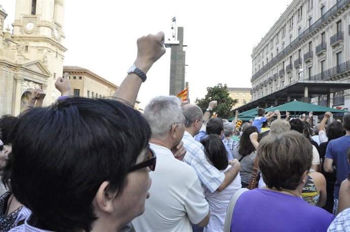 Cantada Popular Por El Primer Aniversario De La Muerte De Labordeta.