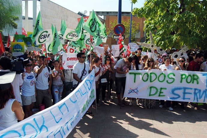 Interinos Se Manifiestan Hoy Frente A La Consejería De Educación