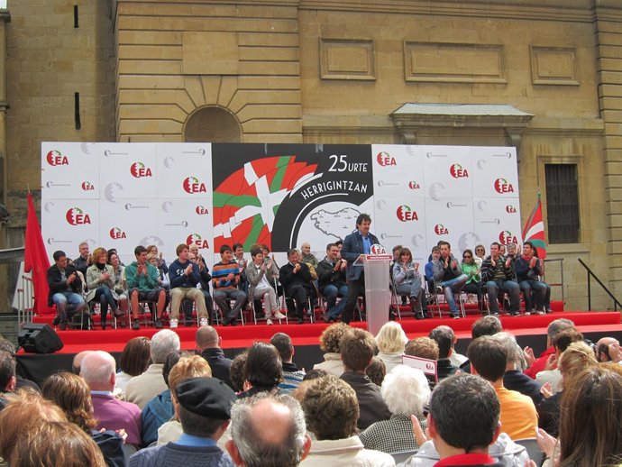 Urizar En Su Intervención En El Acto De Conmemoración De 25 Aniversario De EA.