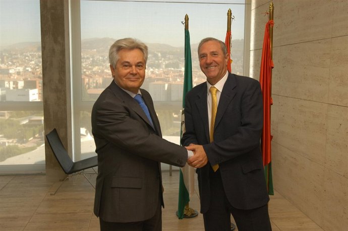 Representantes De Cajagranada Y Federación Provincial De Empresarios Y Autónomos