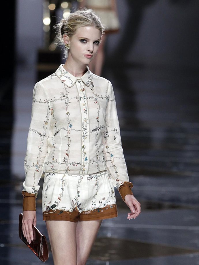 Modelo De Ailanto En Cibeles