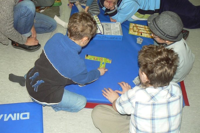 Niños Son Educados En Familia