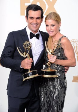 Ty Burrell Y Julie Bowen De Modern Family En Los Emmy Awards