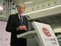 Rubalcaba afirma que el PSOE debe "escuchar" al PSC sobre su estatus en el Congreso