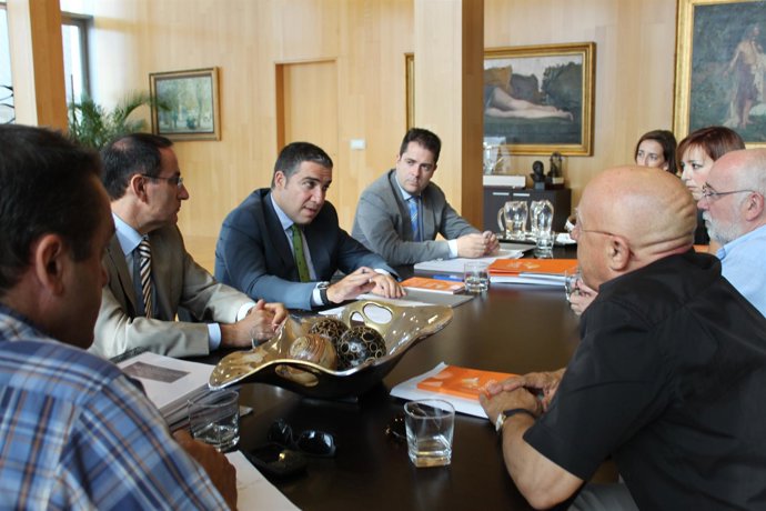 Los Representantes De Las Cuatro Instituciones, Durante La Reunión