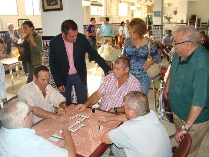 Espadas Con Vecinos De Torreblanca