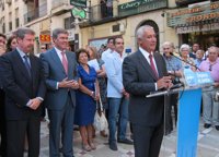 Arenas cree que los alcaldes de capitales andaluzas están "preocupados por la herencia económica, no por las elecciones"