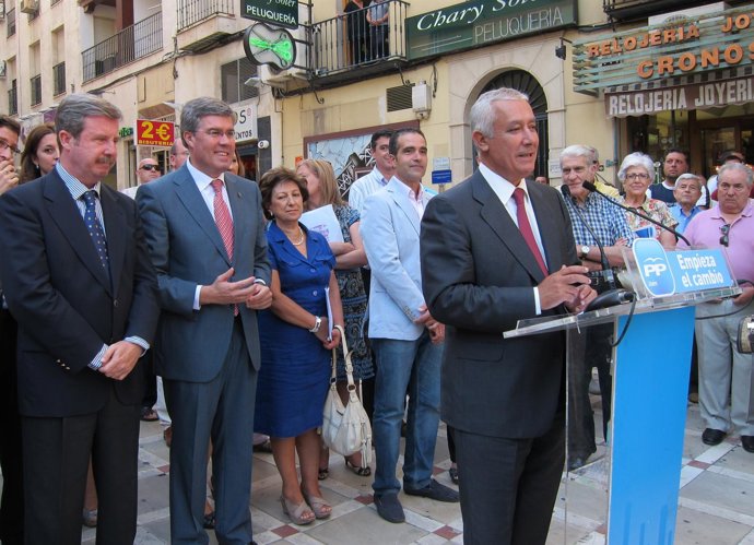 Javier Arenas Junto A Miembros Del Gobierno Local De Jaén