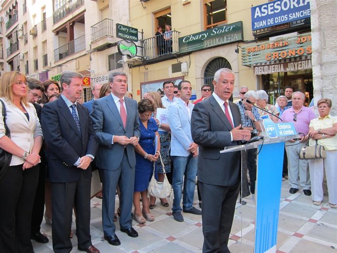 Javier Arenas Junto A Miembros Del Gobierno Local De Jaén Hoy