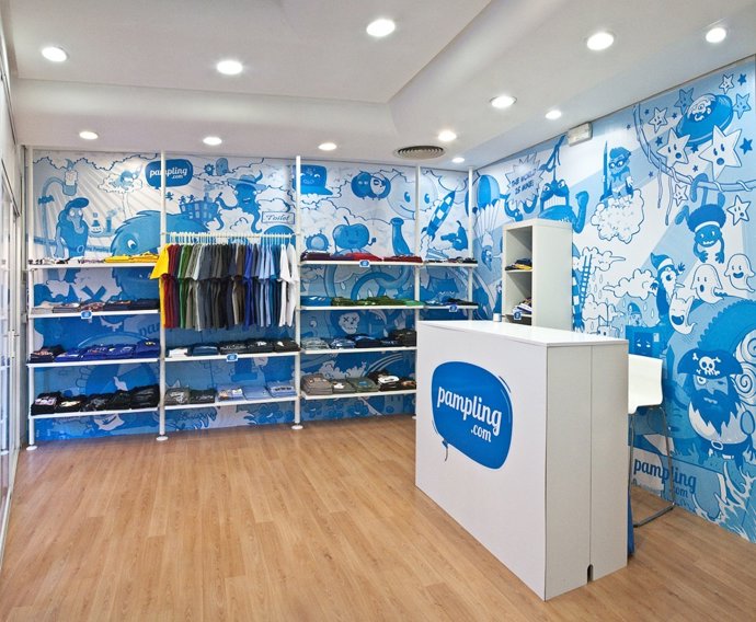 Interior De La Tienda De Pampling.Com