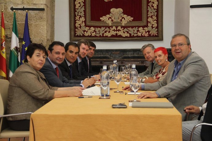 Reunión En Córdoba De Representantes De Las Cinco Finalistas A La Capitalidad