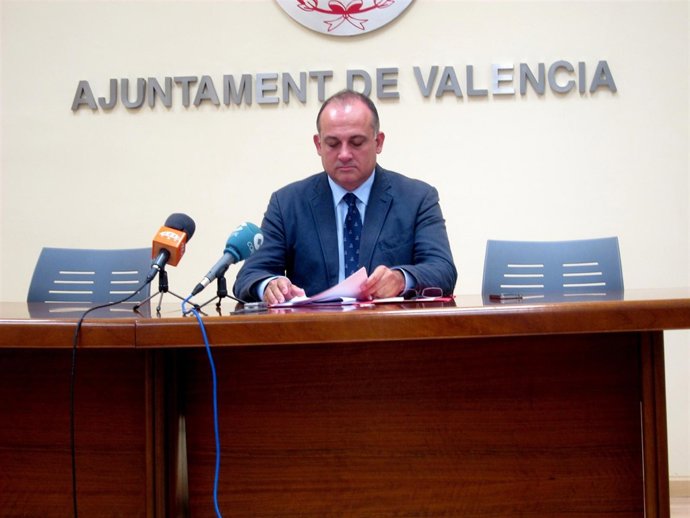 Joan Calabuig En Una Rueda De Prensa