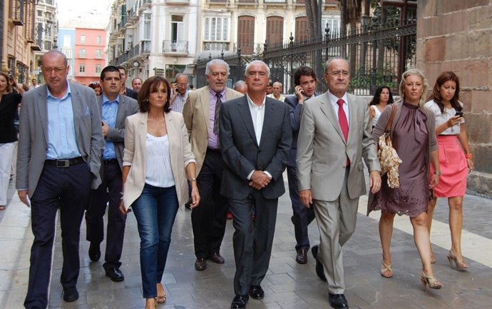 Paseo Del Consejero De Turismo Y El Alcalde De Málaga Por La Ciudad