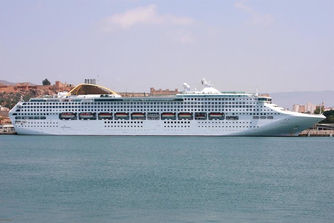 Buque 'Oceana' En El Puerto De Almería 