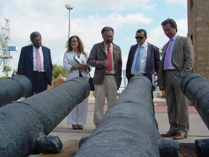 Presentación De 16 Cañones De Los SS.XVII Y XVIII Tras Su Restauración