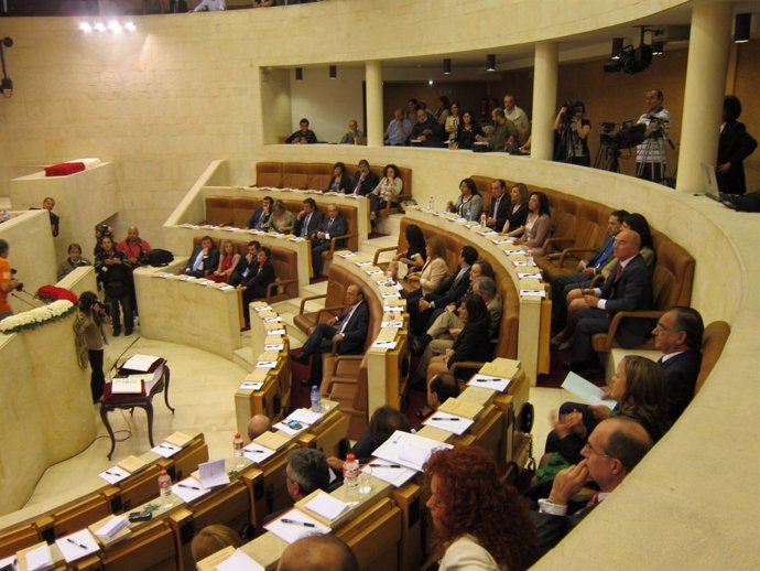 Imagen De La Sesión Constitutiva Del Parlamento Cántabro