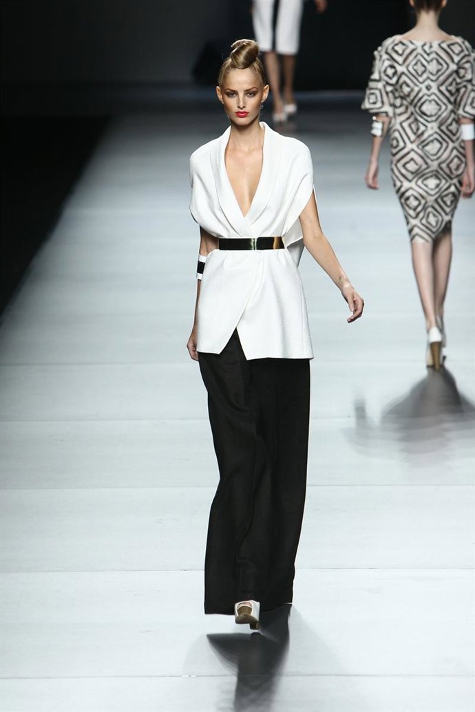 Modelo De Juana Martín En Cibeles