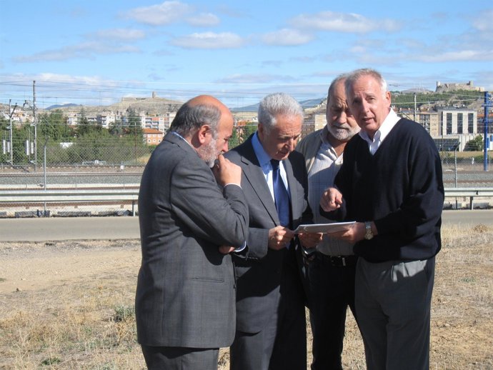 El Consejero De Innovación Del Gobierno De Aragón, Modesto Lobón, Visita Calatay