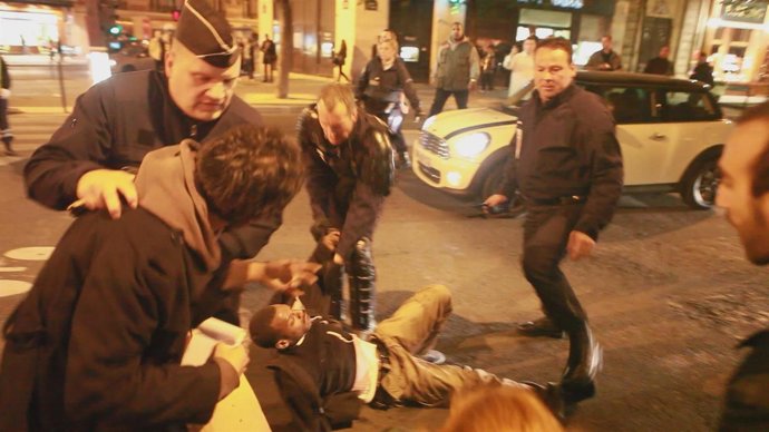 Agentes Detienen A Un Indignado De La Ruta Toulouse