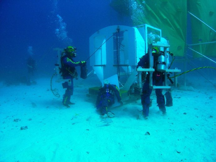 Astronuatas Bajo El Agua