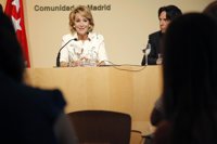 Aguirre aboga por "reflexionar muy en serio" sobre el coste de la universidad