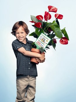Niño Con Flores
