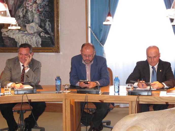 Miembros De La Mesa Del Parlamento Sin Coche