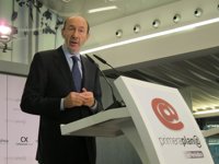 Rubalcaba dice que no cuestiona al TC, sino que pide que resuelva sobre los Estatutos antes de someterlos a referéndum