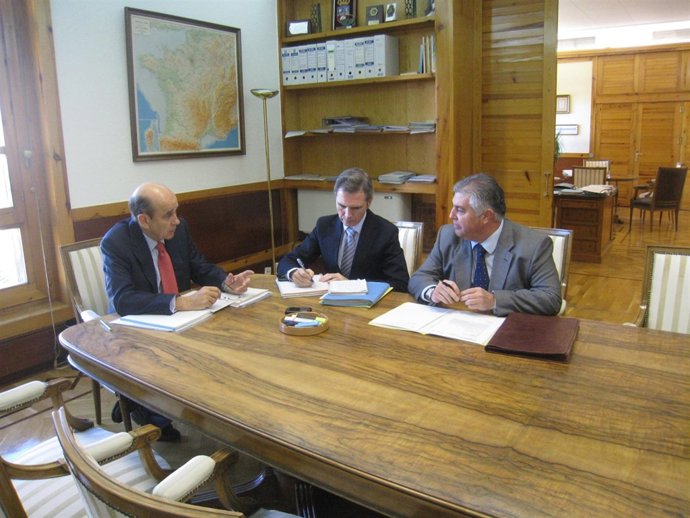 Ryanair Se Compromete A Potenciar La Ruta A Londres O Bruselas