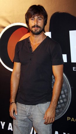 Posado De Hugo Silva En El Estreno De 'The Hole'