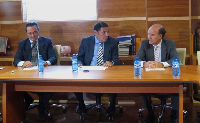 Reunión Del Consejero De Sanidad Y Su Equipo Con Los Colegios De Médicos