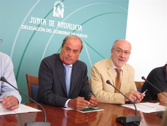 El Presidente De La FOE, Antonio Ponce, Junto Al Delegado Del Gobierno. 