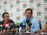 Vara insiste en que Monago se ha "convertido" al Impuesto de Patrimonio porque es una "exigencia" de IU-Extremadura