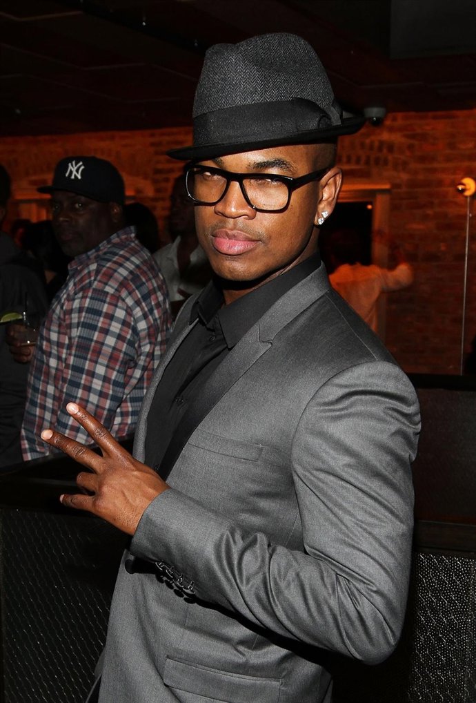 Posado Del Cantante Ne-Yo