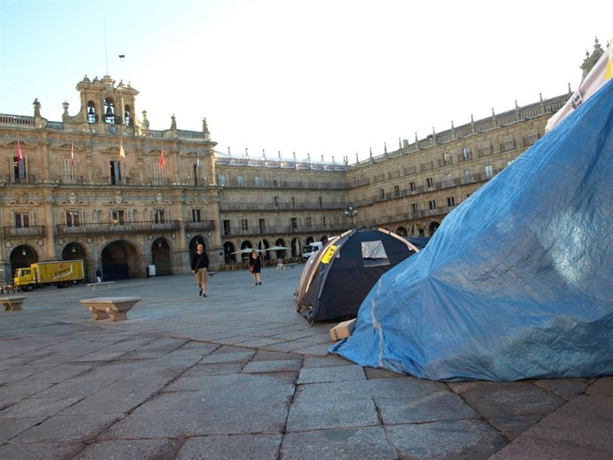 Acampada En La Plaza Mayor De Salamanca      