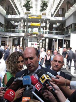 Enrique Verdeguer Atiende A Los Periodistas En Feria Valencia.